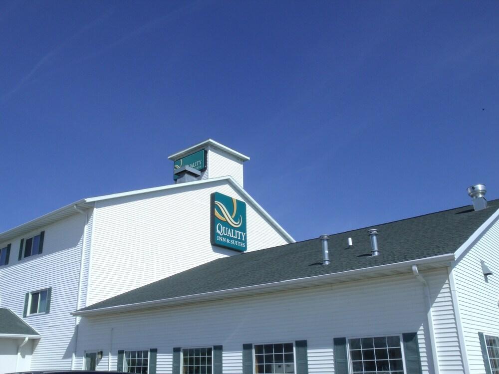 Quality Inn & Suites Eldridge Davenport North Екстер'єр фото