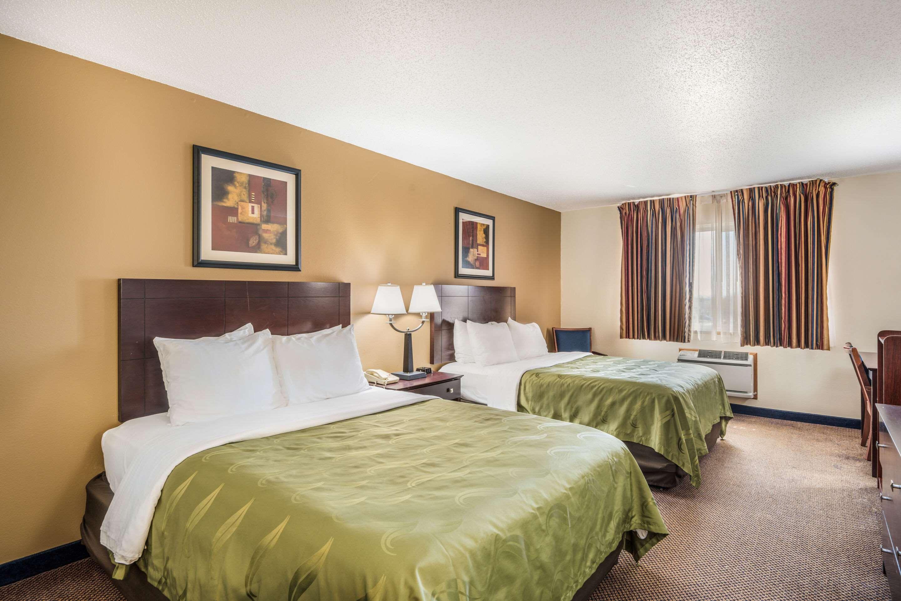 Quality Inn & Suites Eldridge Davenport North Екстер'єр фото