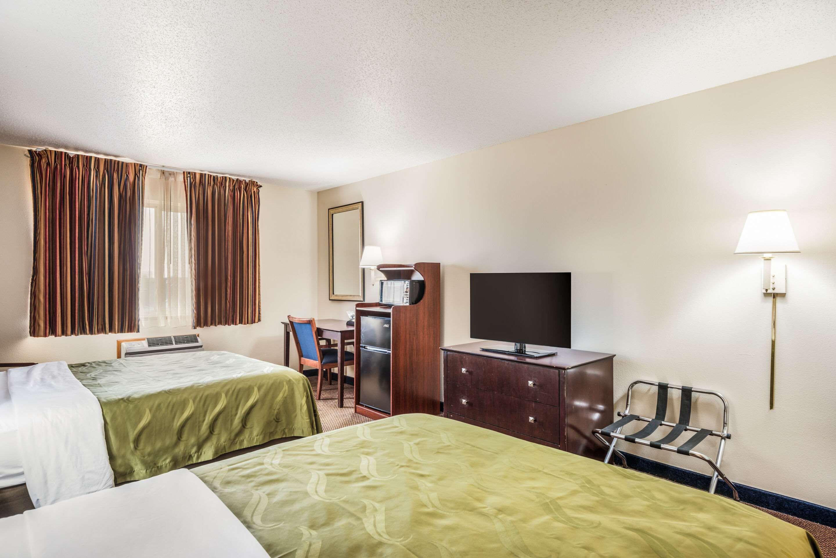 Quality Inn & Suites Eldridge Davenport North Екстер'єр фото