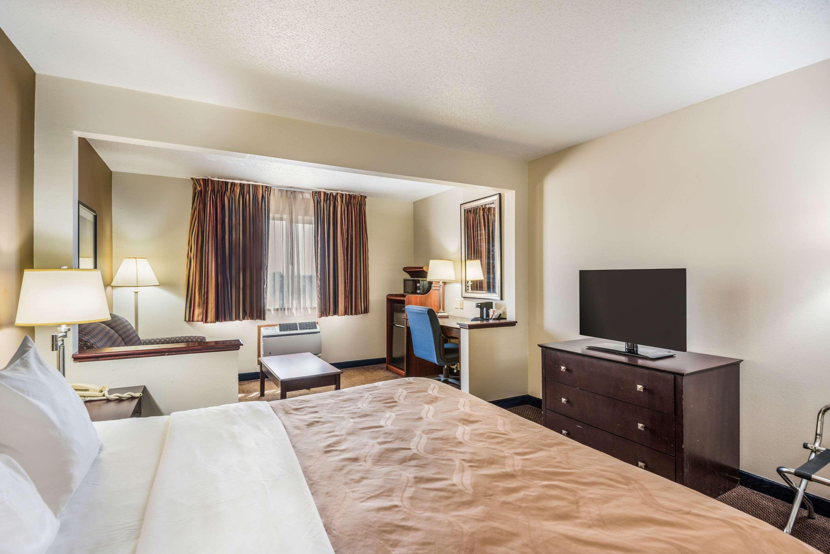 Quality Inn & Suites Eldridge Davenport North Екстер'єр фото