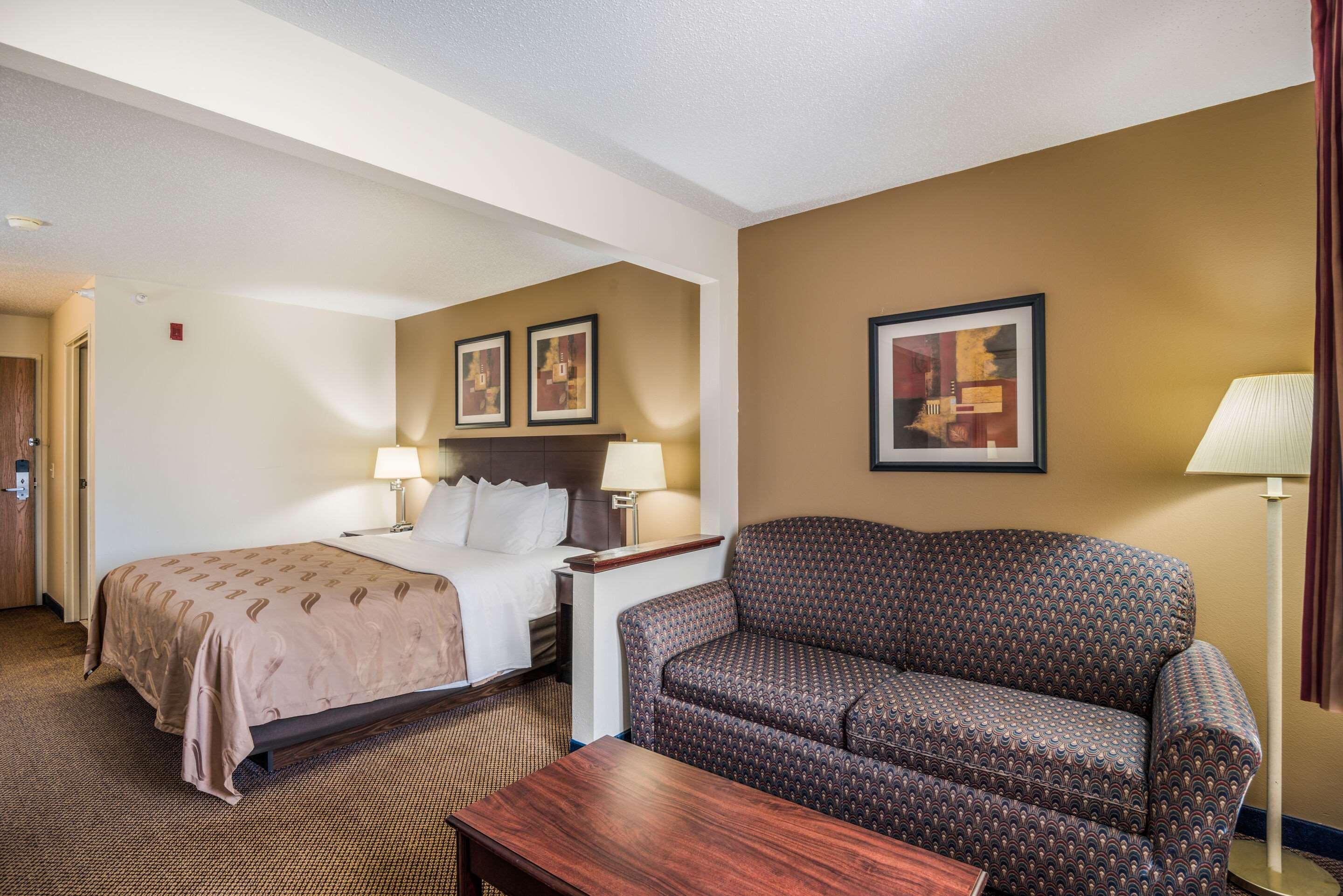 Quality Inn & Suites Eldridge Davenport North Екстер'єр фото