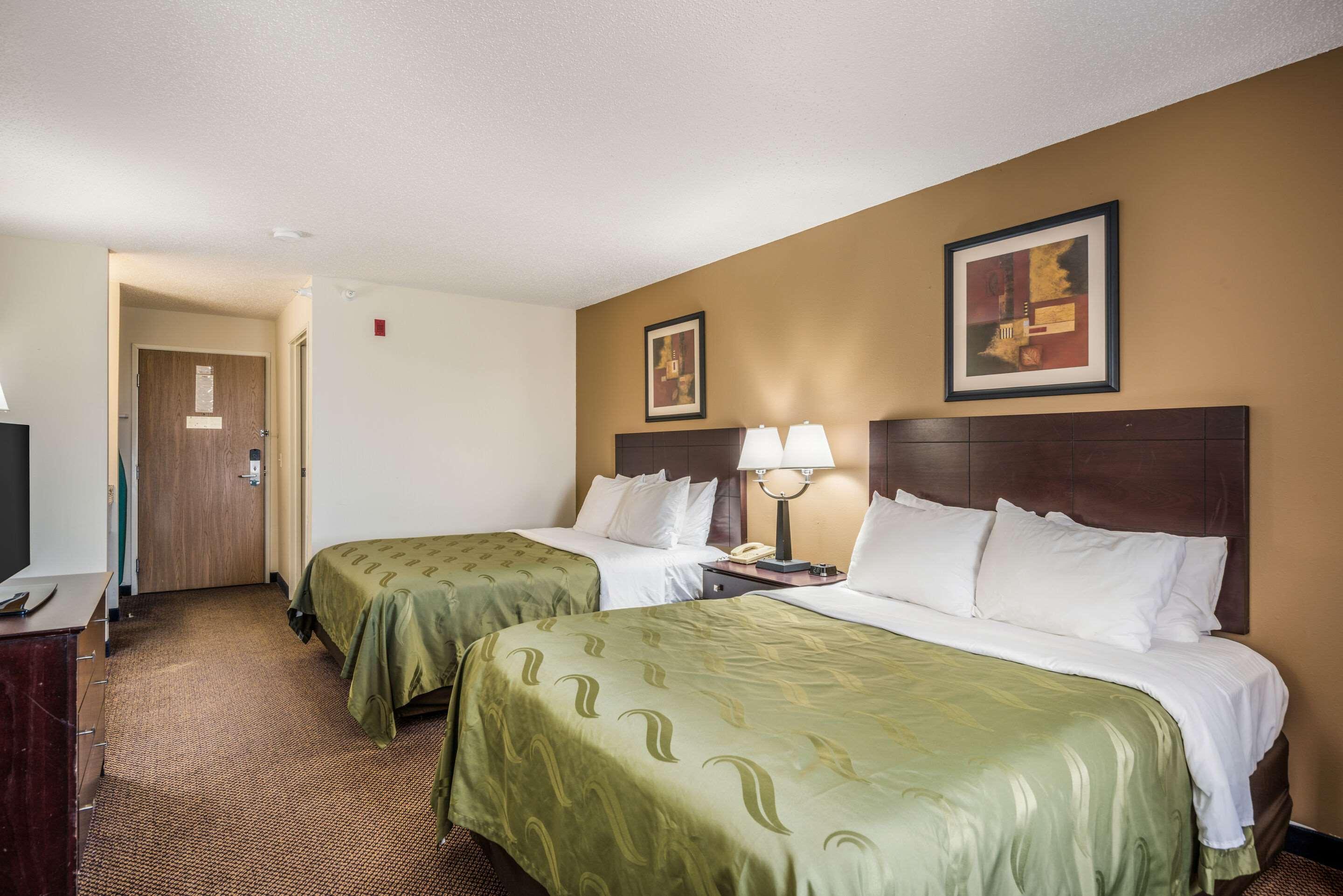 Quality Inn & Suites Eldridge Davenport North Екстер'єр фото