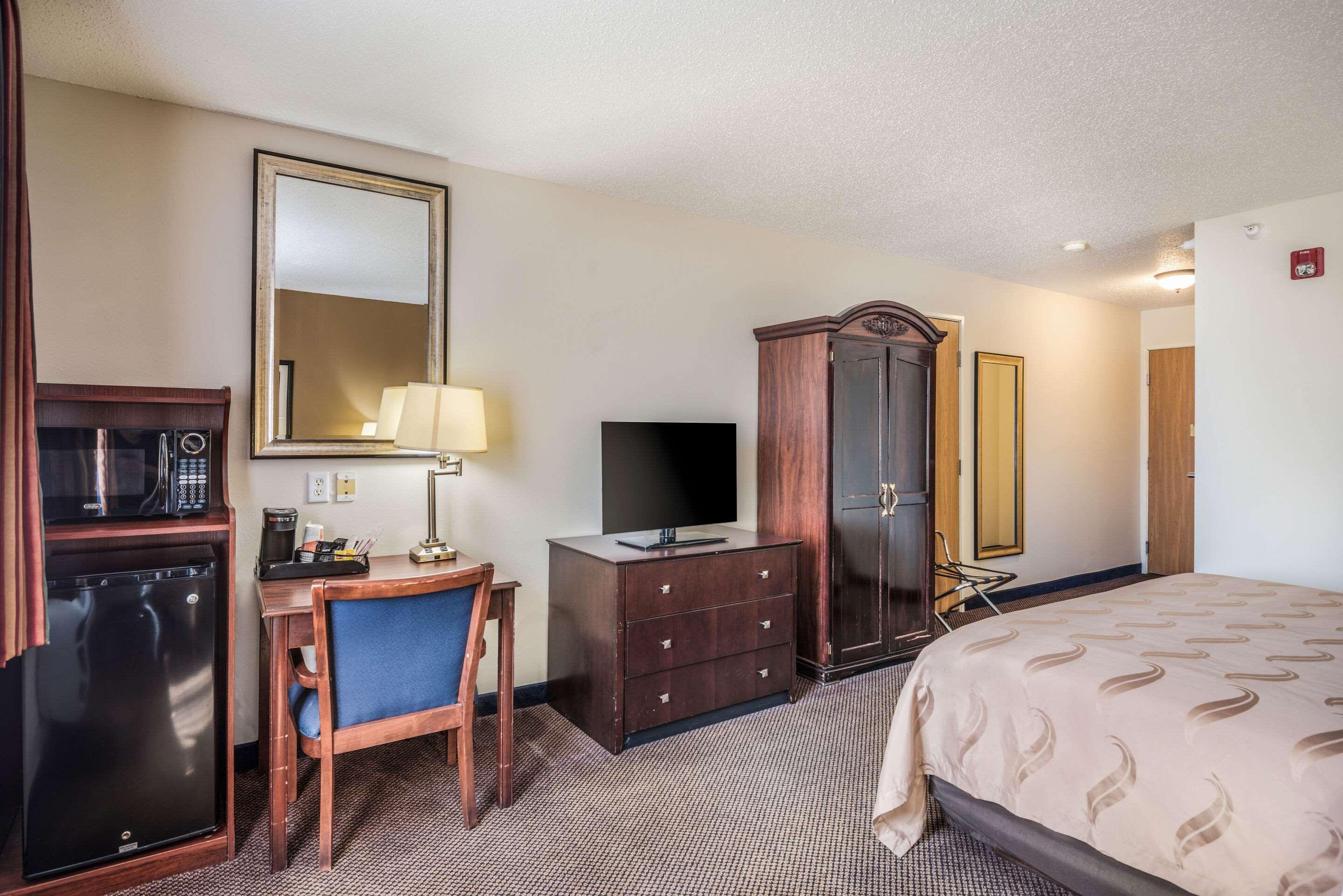 Quality Inn & Suites Eldridge Davenport North Екстер'єр фото