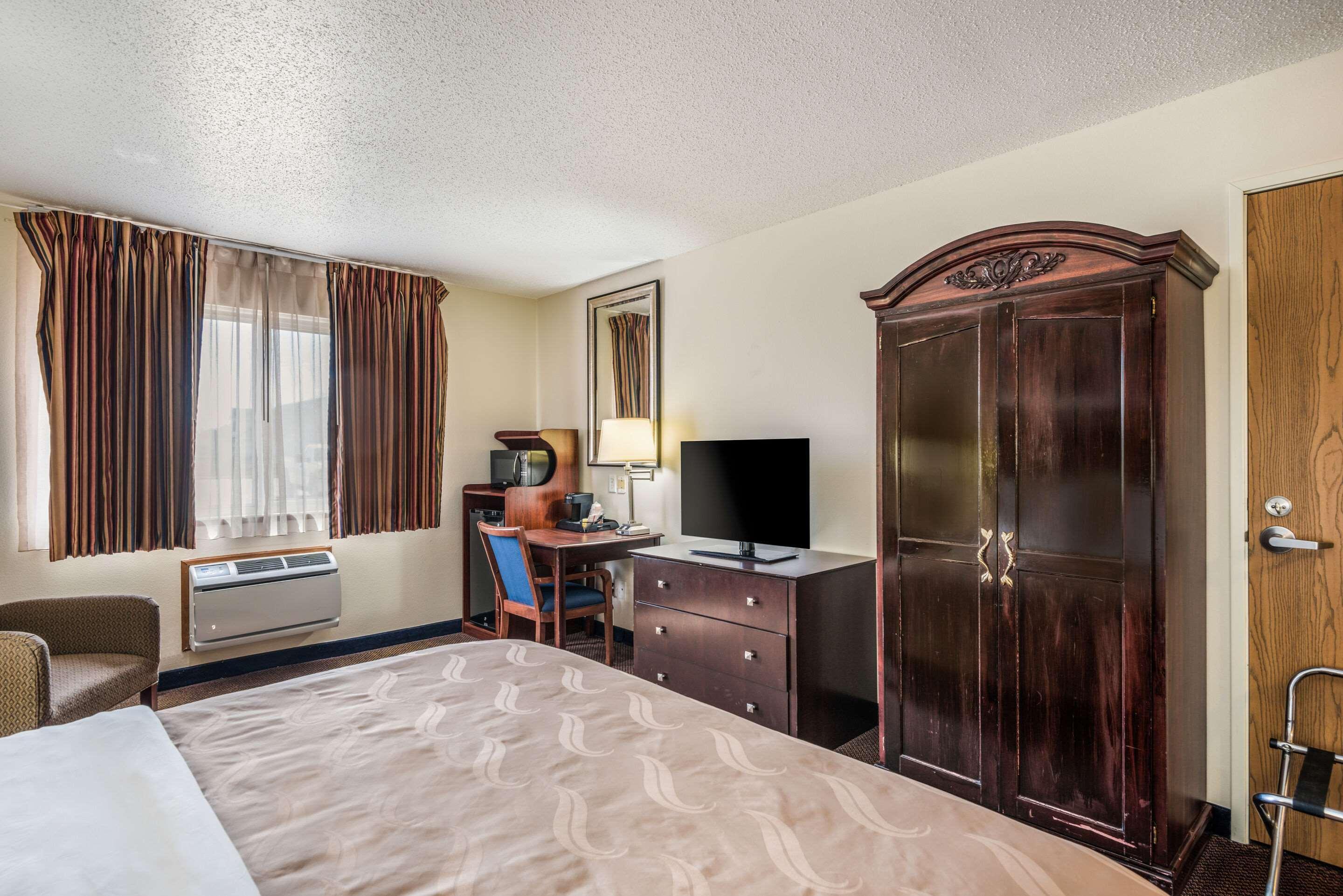 Quality Inn & Suites Eldridge Davenport North Екстер'єр фото