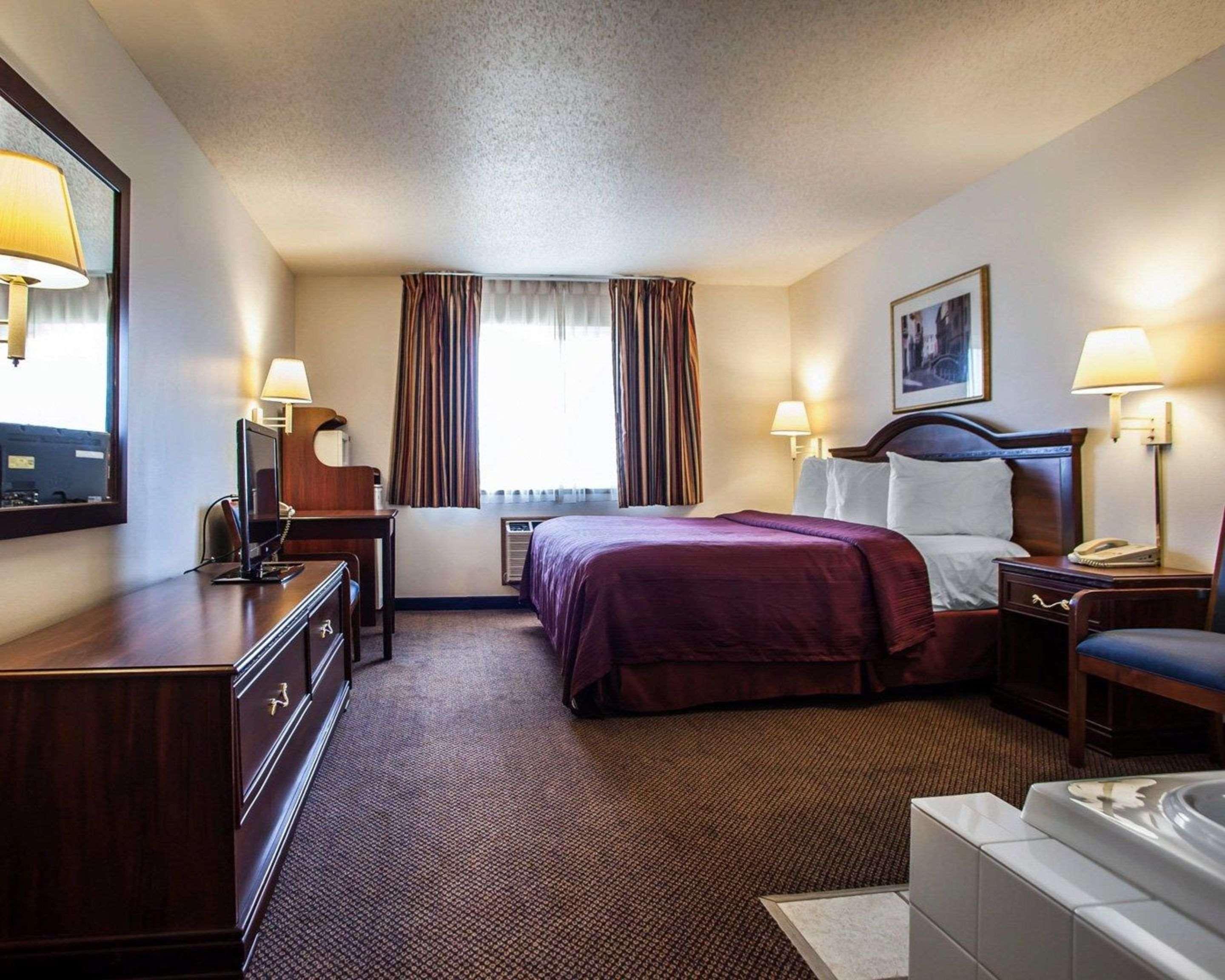 Quality Inn & Suites Eldridge Davenport North Екстер'єр фото