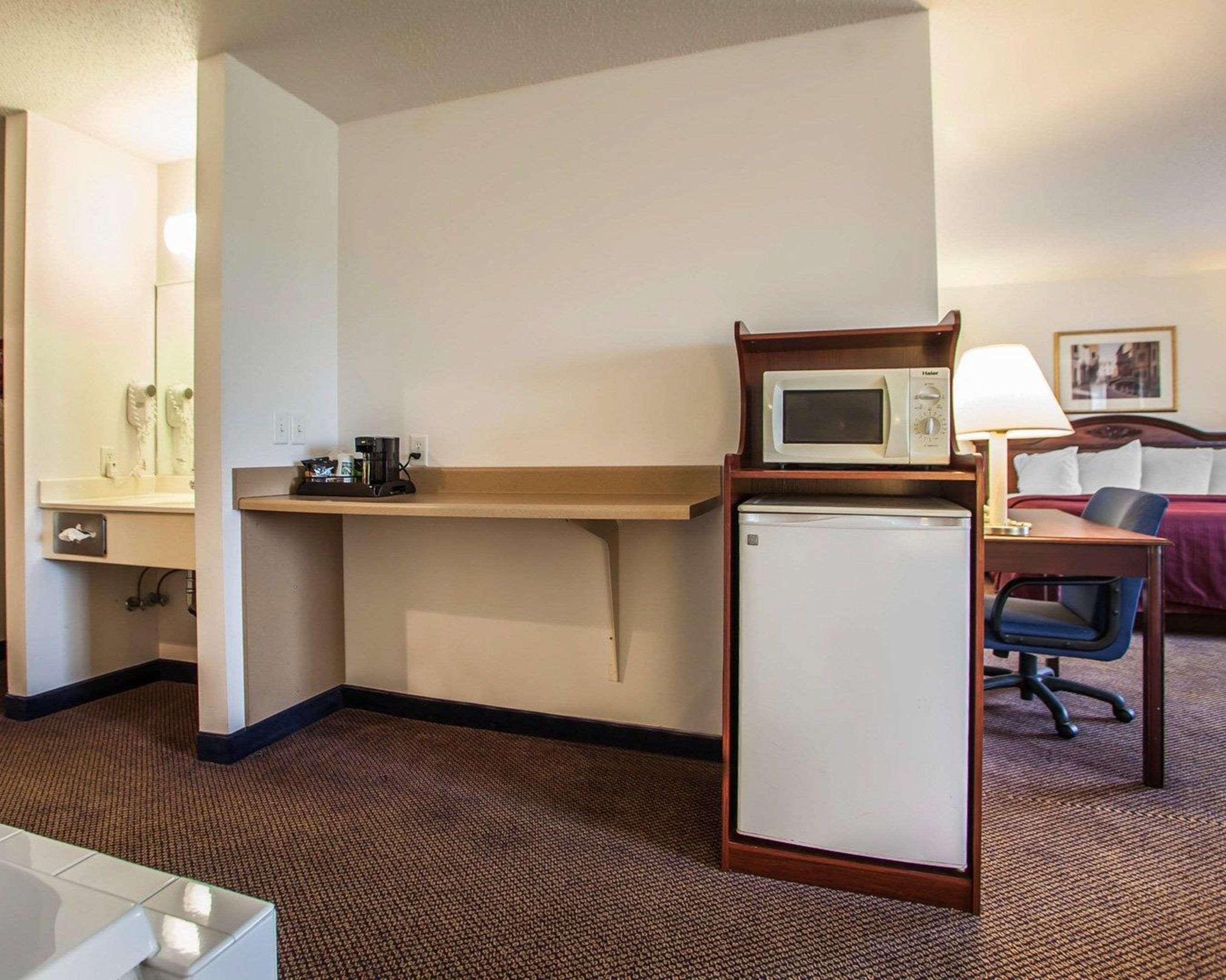 Quality Inn & Suites Eldridge Davenport North Екстер'єр фото