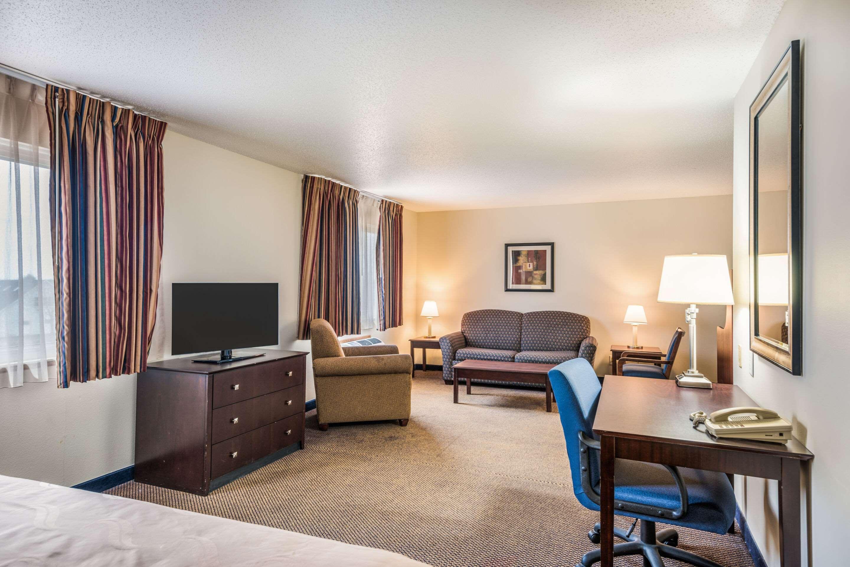 Quality Inn & Suites Eldridge Davenport North Екстер'єр фото