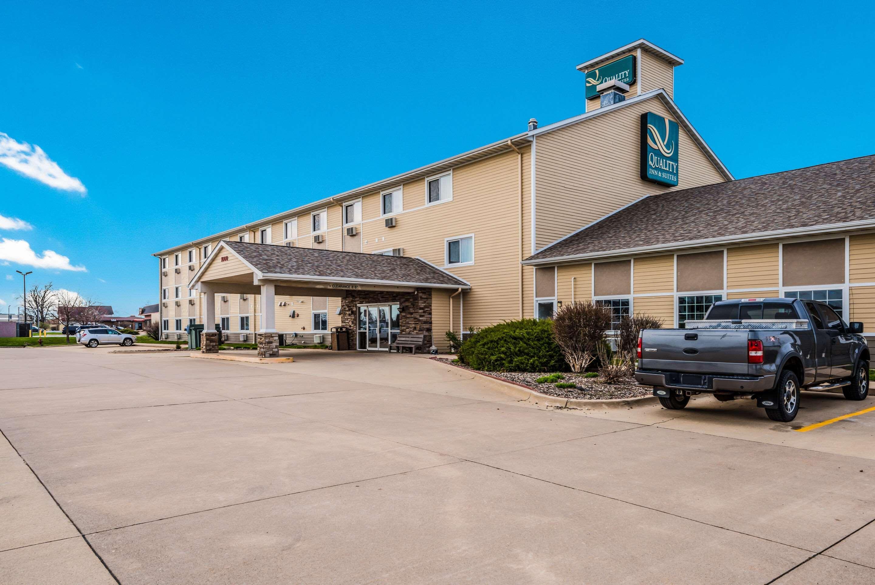 Quality Inn & Suites Eldridge Davenport North Екстер'єр фото