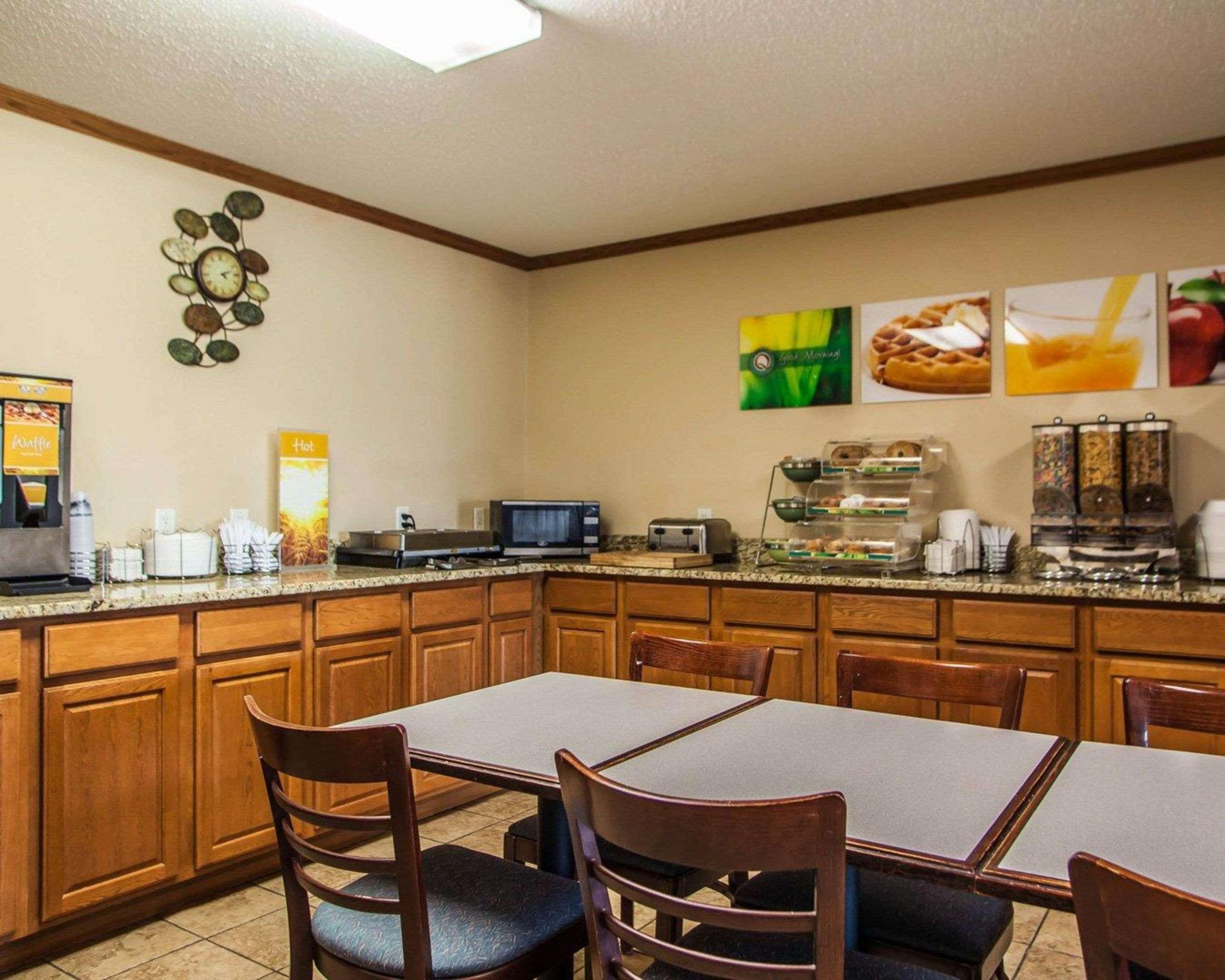 Quality Inn & Suites Eldridge Davenport North Екстер'єр фото