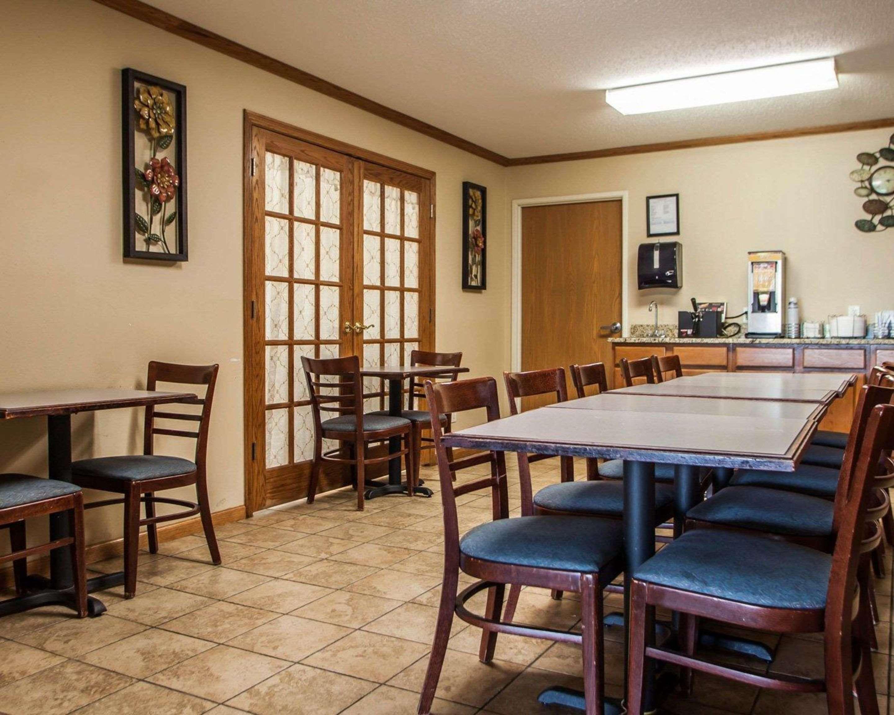 Quality Inn & Suites Eldridge Davenport North Екстер'єр фото