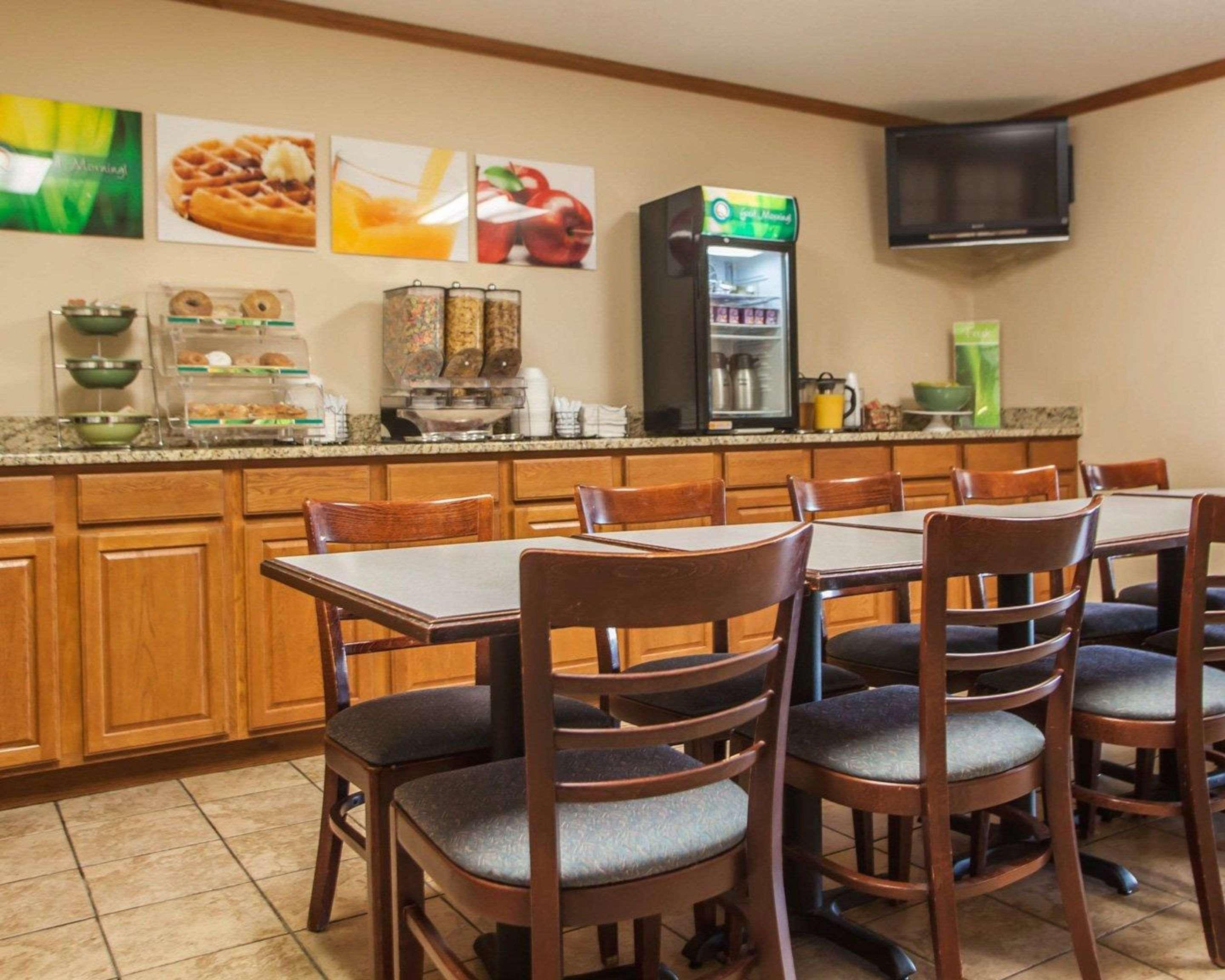 Quality Inn & Suites Eldridge Davenport North Екстер'єр фото