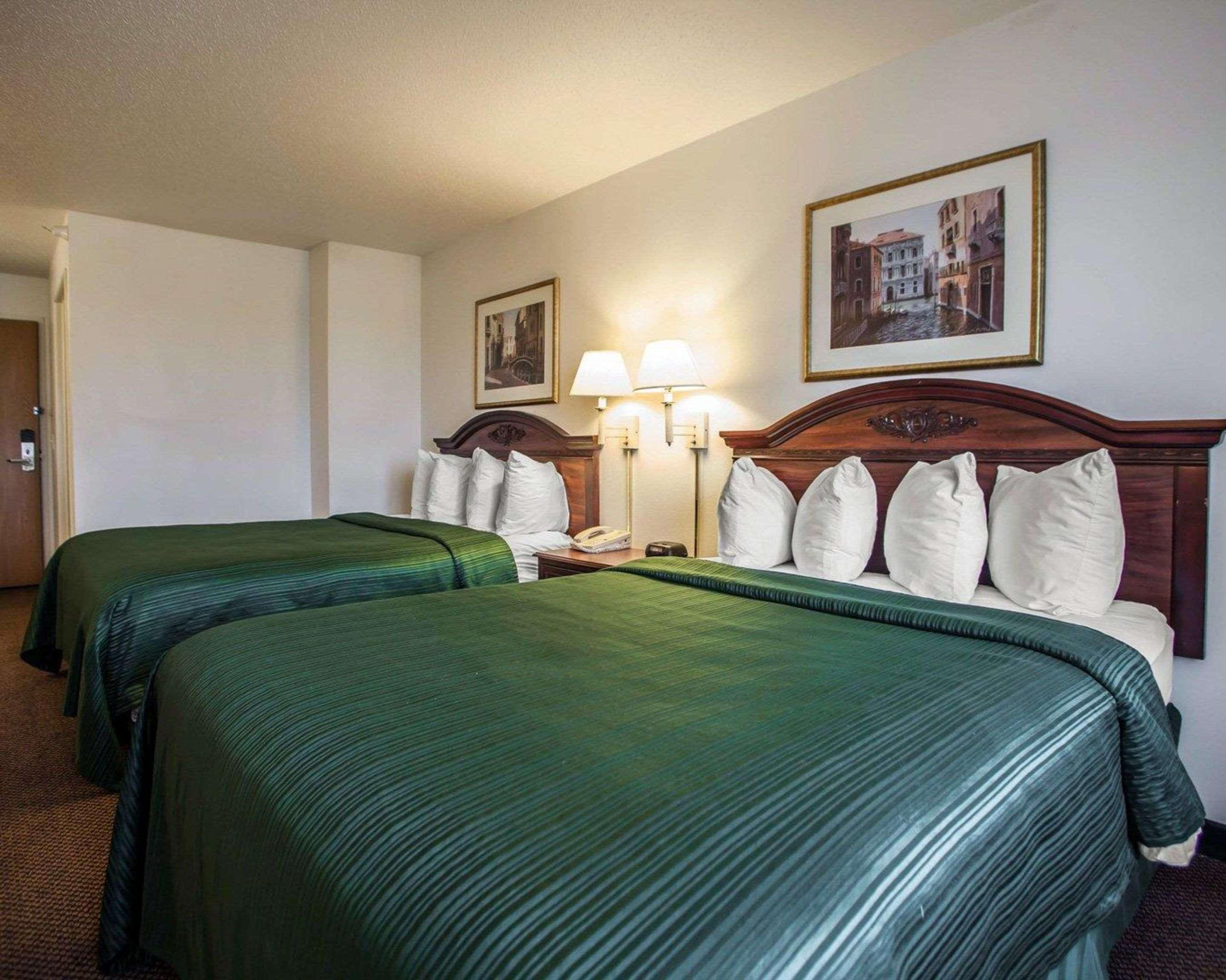 Quality Inn & Suites Eldridge Davenport North Екстер'єр фото