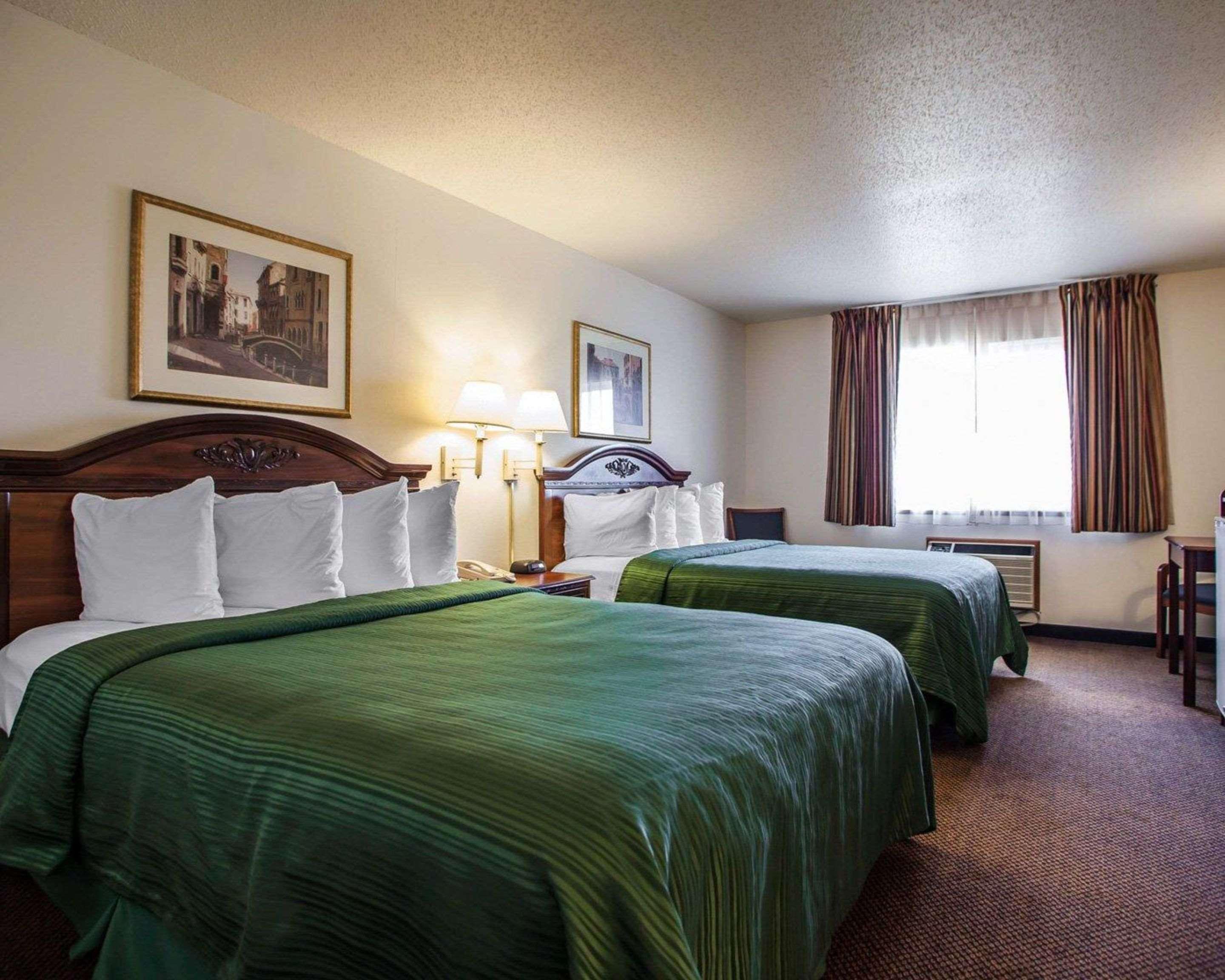 Quality Inn & Suites Eldridge Davenport North Екстер'єр фото