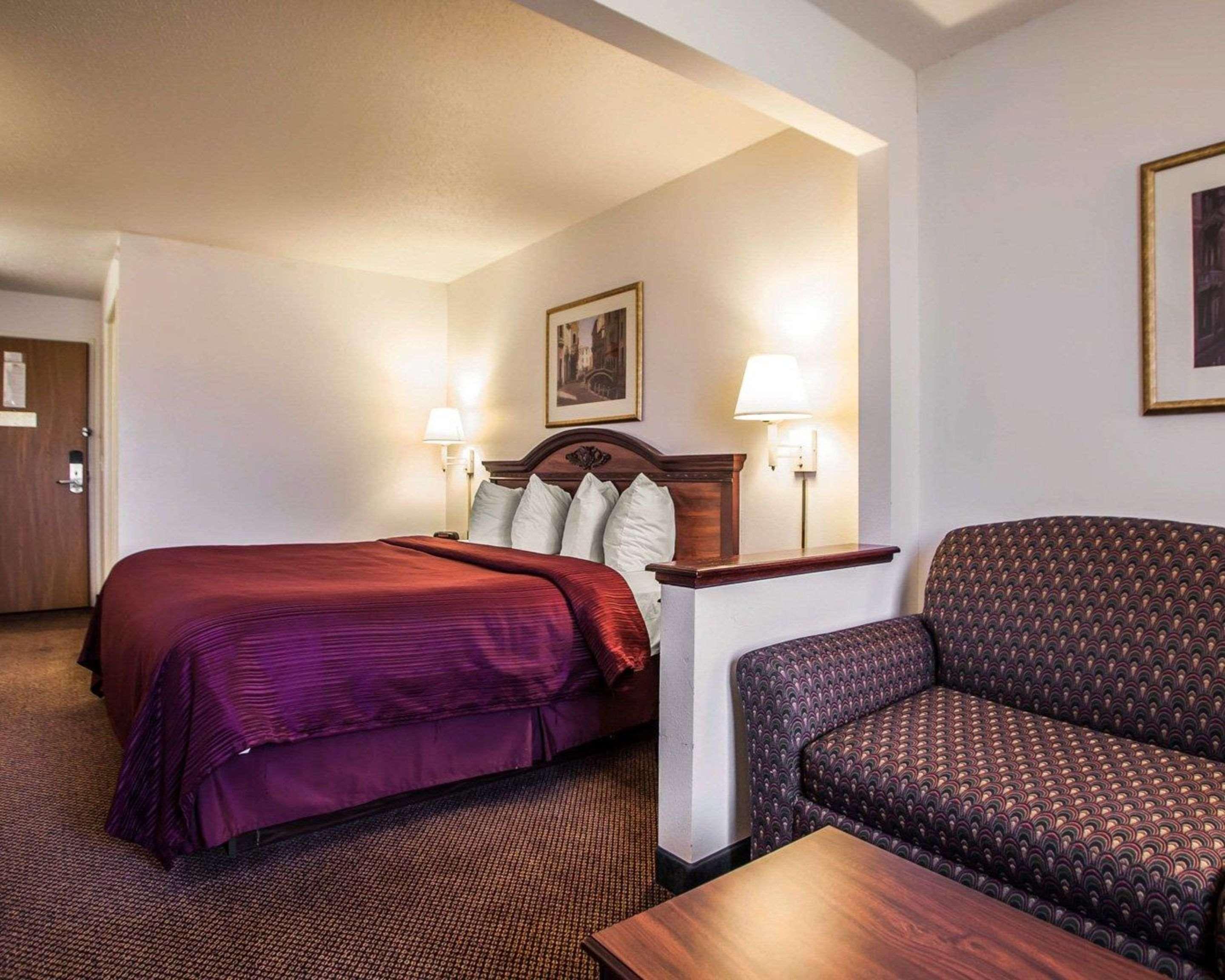Quality Inn & Suites Eldridge Davenport North Екстер'єр фото
