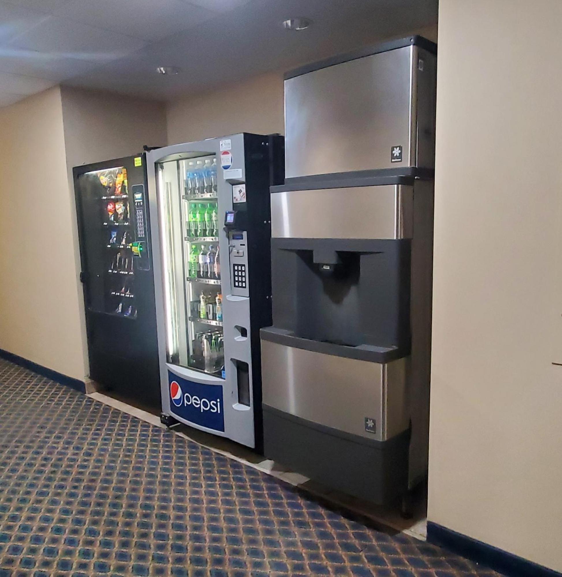 Quality Inn & Suites Eldridge Davenport North Екстер'єр фото
