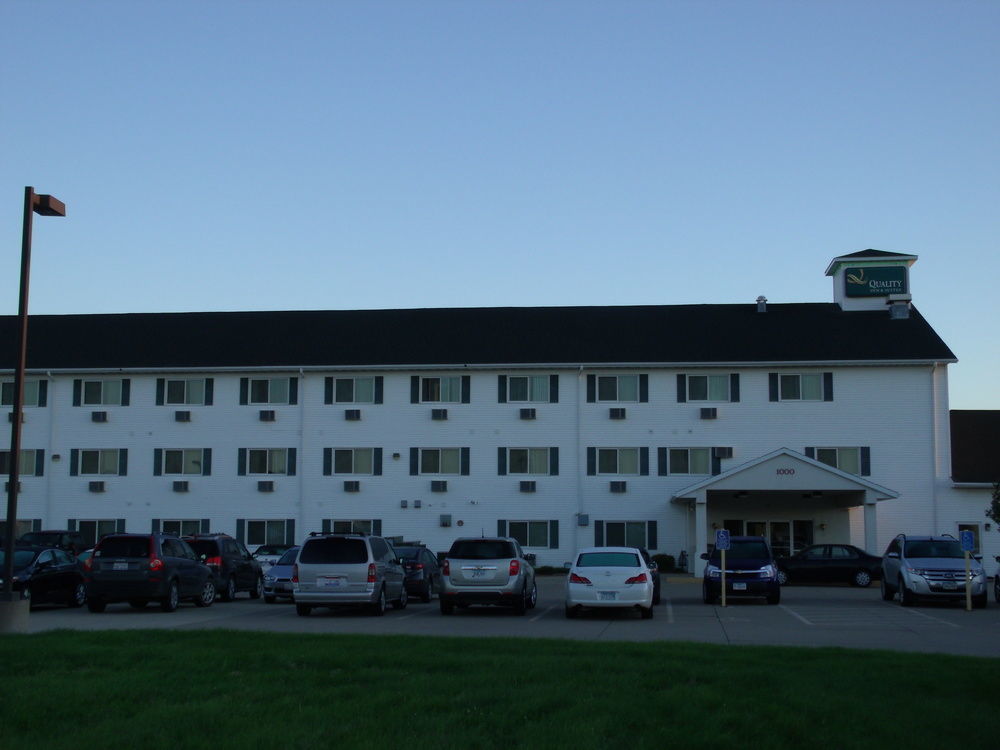 Quality Inn & Suites Eldridge Davenport North Екстер'єр фото