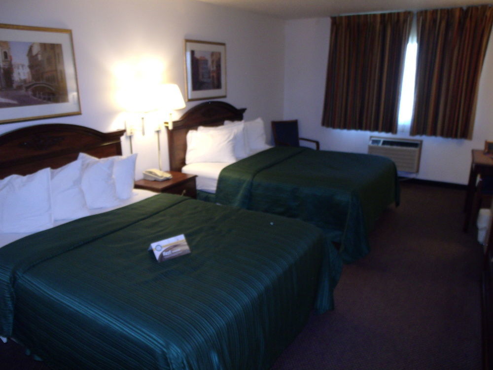 Quality Inn & Suites Eldridge Davenport North Екстер'єр фото